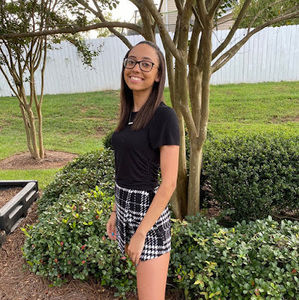 Meet your Posher, Brooke